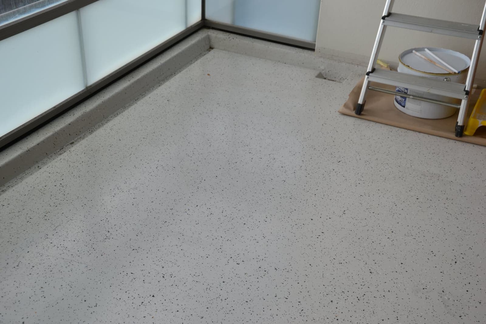 Balcony floor buffed to a shine — Before