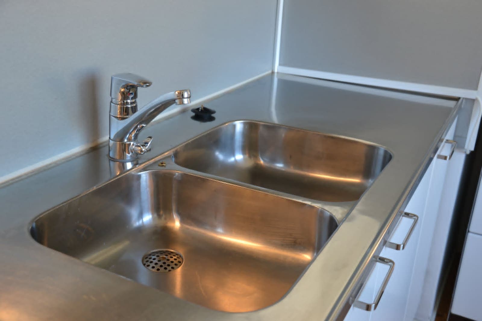 Kitchen sink polished to a shine — After